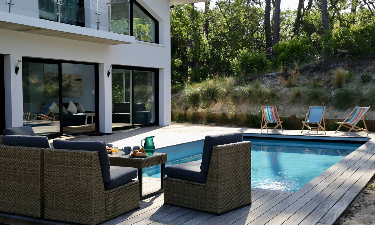 Labenne-Ocean Villa | Villa Océandes: feet in the sand, 300 m from the ocean, 12 people, swimming pool
