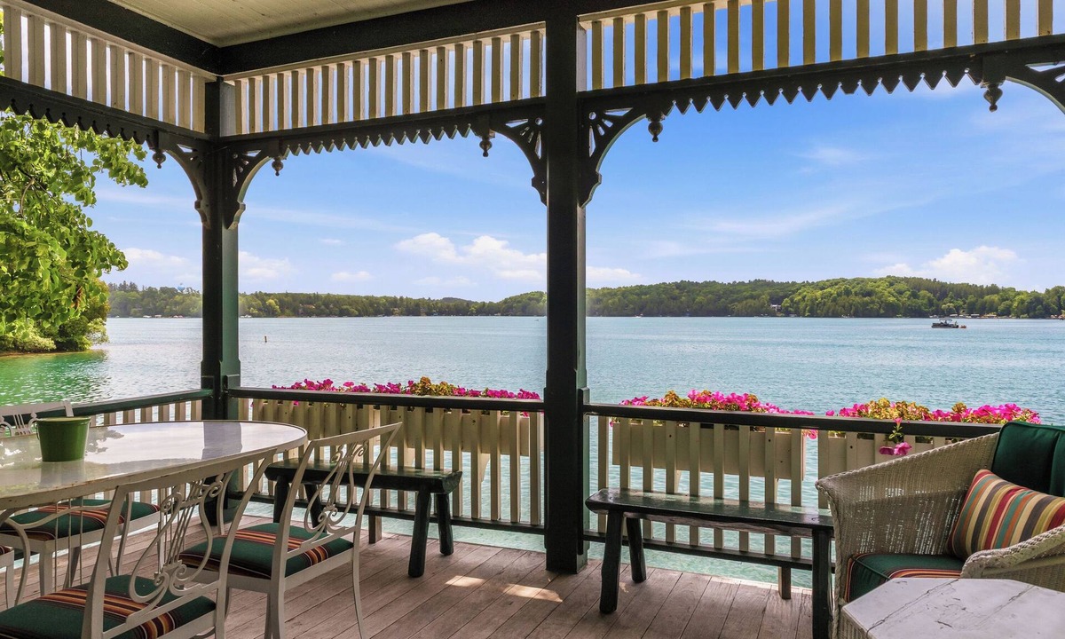 Elkhart Lake Cottage | Villa von Baumbach - Trade Screens for Stories
