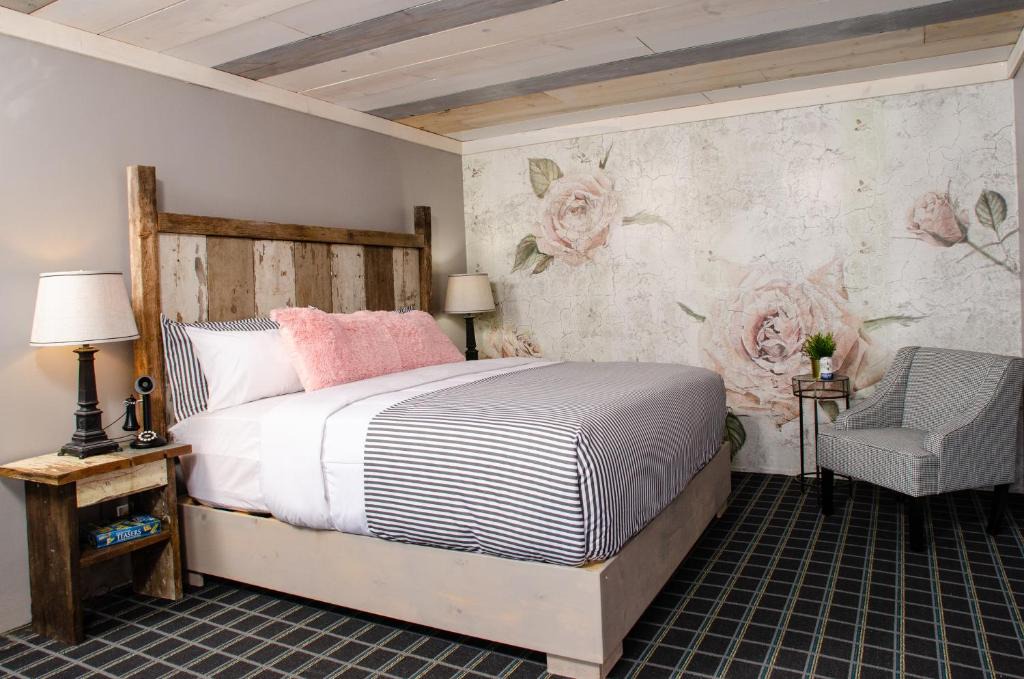 Okoboji Hotel | Vintage Block Inn & Suites