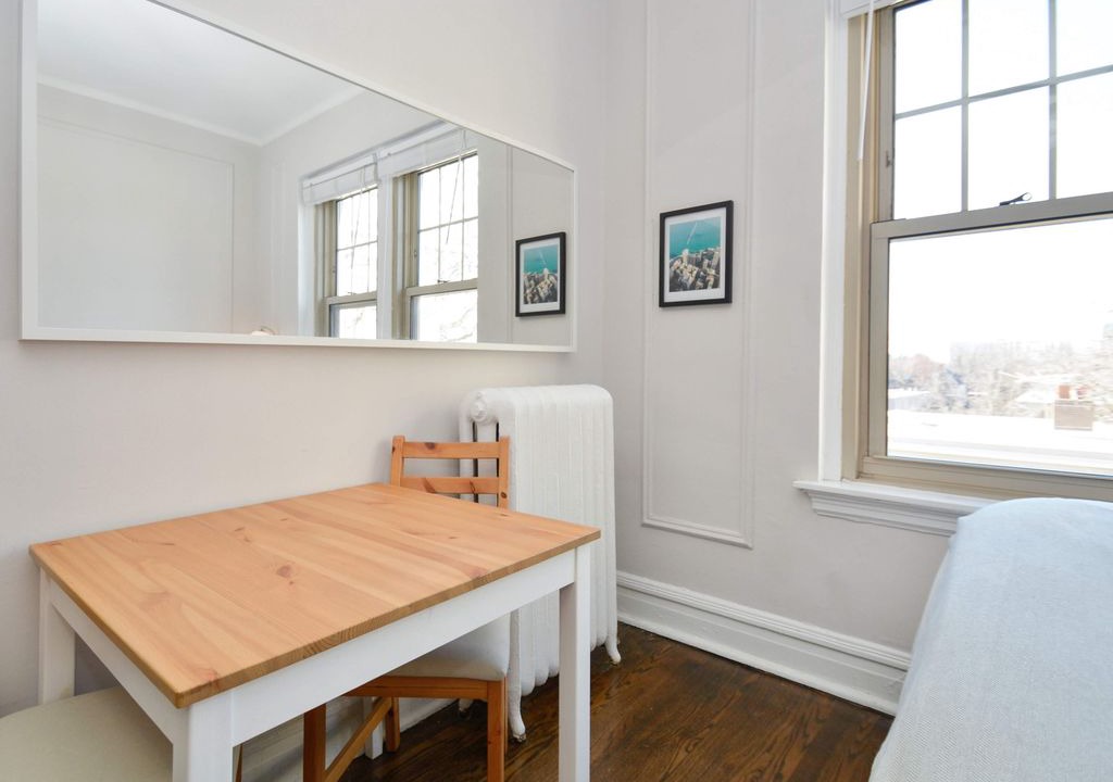 Hyde Park Apartment | Vintage Hyde Park Studio No. 3