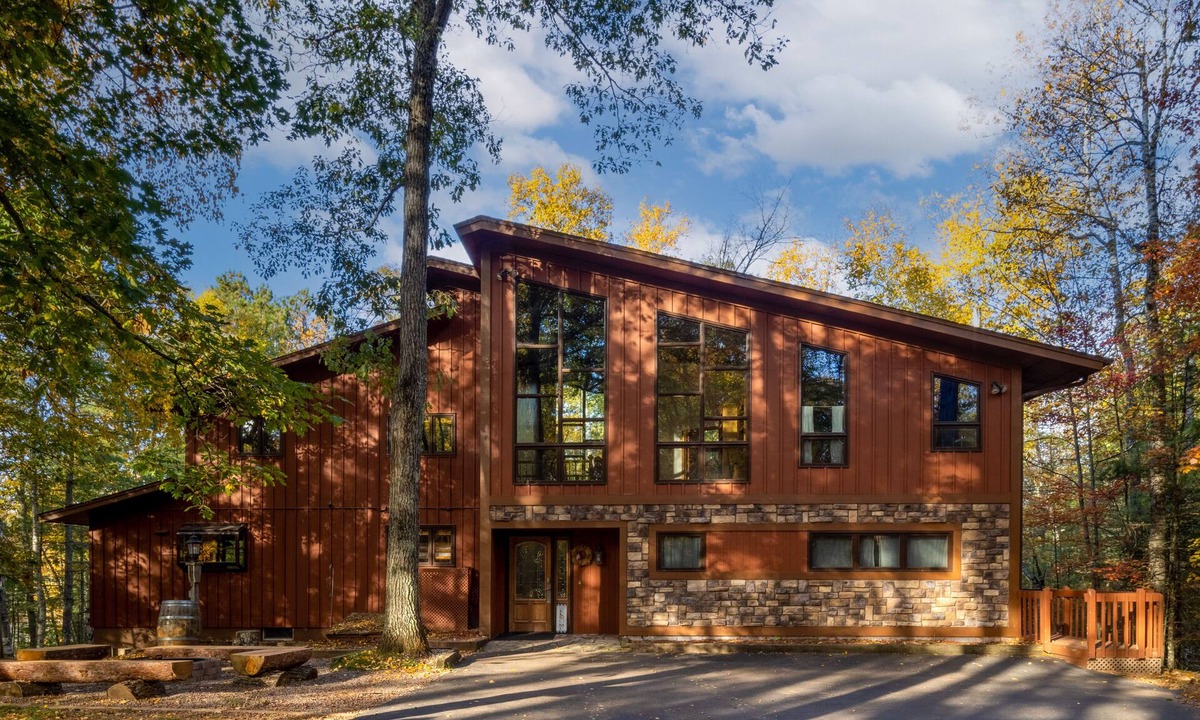 St Germain Cabin | Wakefield Lake Cabin with hot tub and sauna