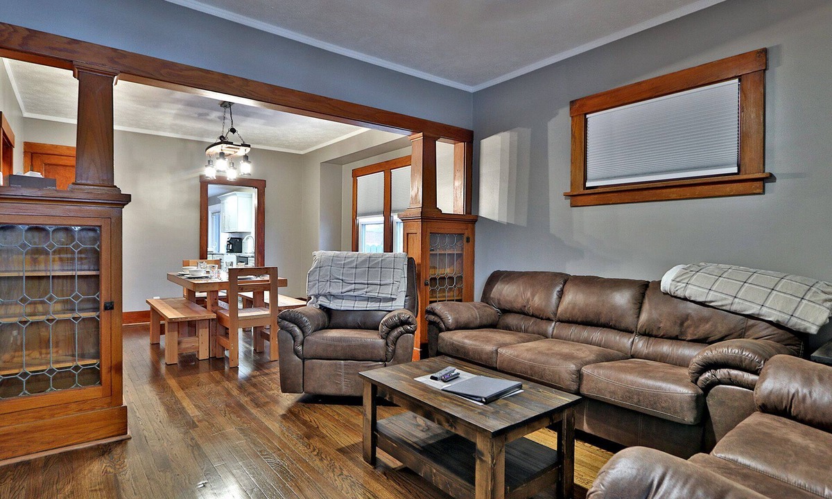 Southeast Omaha House | Walk to Zoo & CWS, WiFi, Smart TVs, Yard, Parking, Near DT