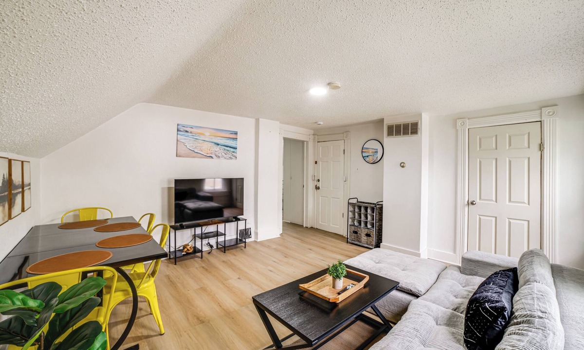 Michigan City Apartment | Walkable Apt in Dtwn Michigan City! 2 Mi to Beach