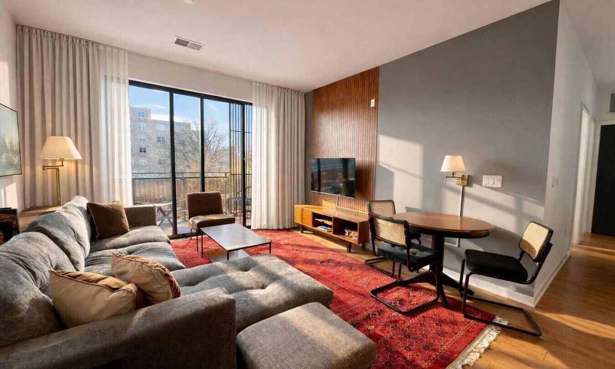 Fifth Ward Apartment | Walker`s Point Designer 2BR · Prime Location with Balcony and Gym · Sleeps 6