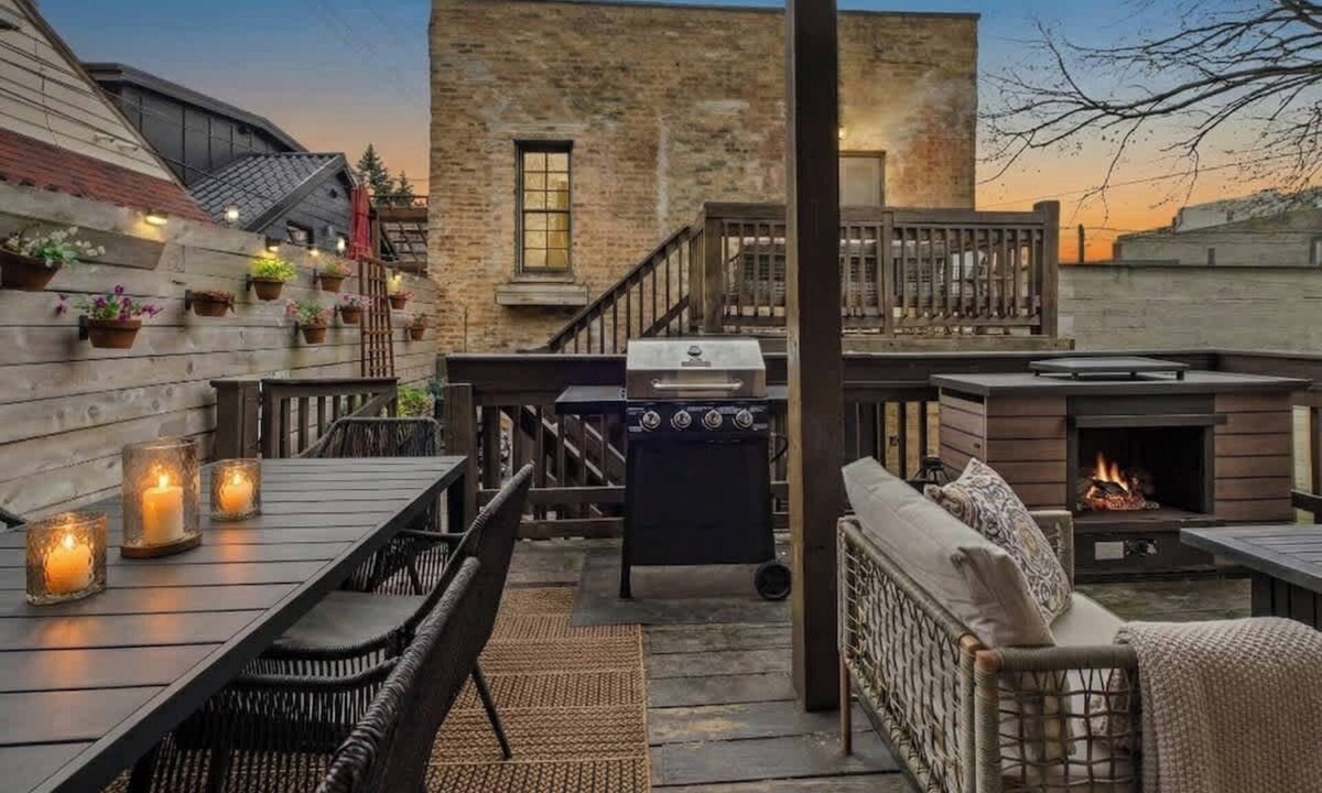 West Town House | West Town Estate 6BR, Game Room, Decks, 5Gbps