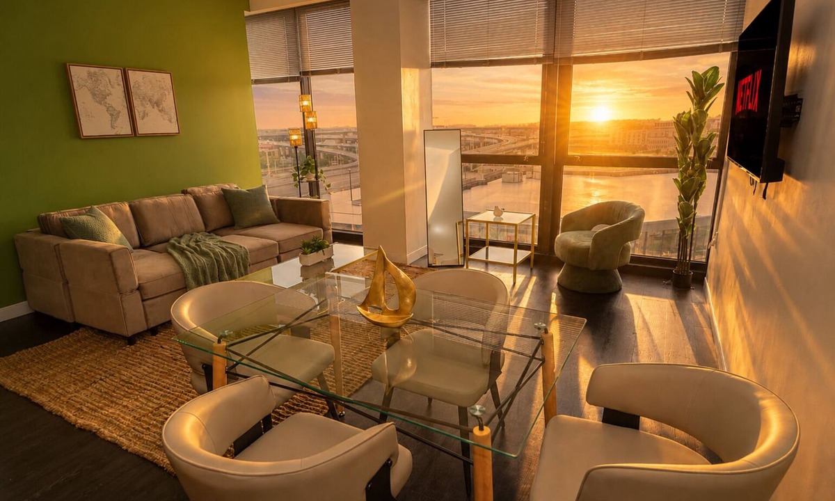 Westown Hotel | Westown 2BR Escape - 10 minutes walk to RiverWalk