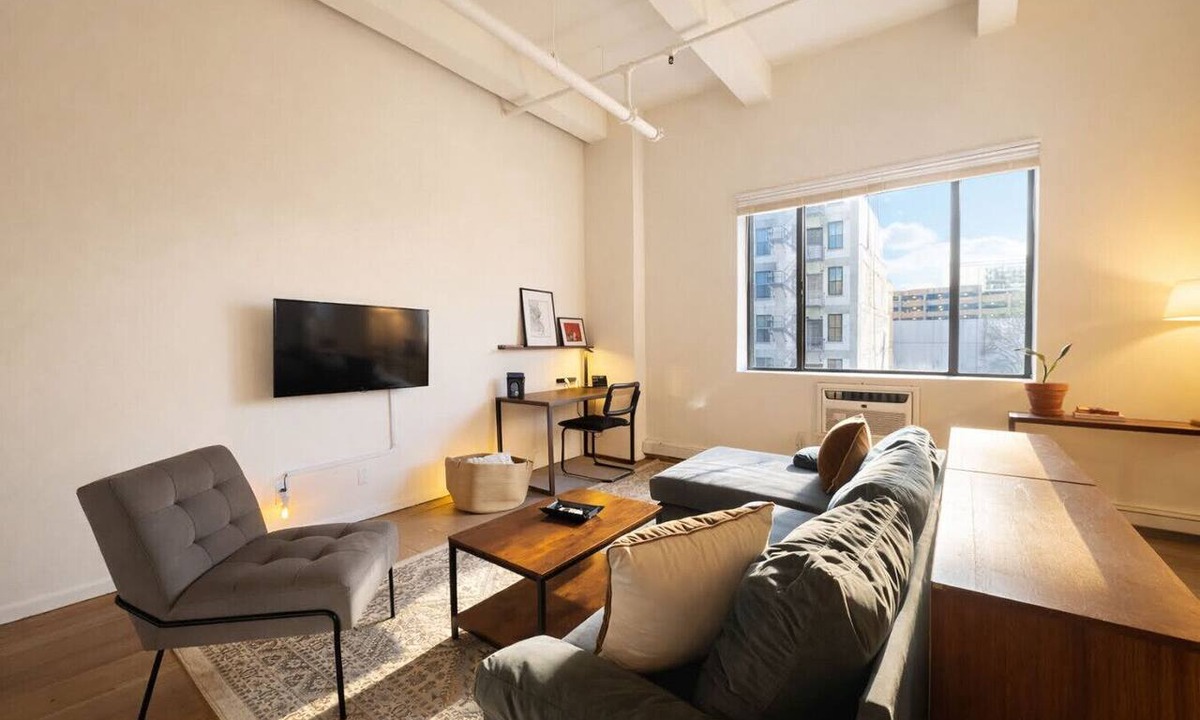 Westown Apartment | Westown Studio Apt Near Fiserv, Baird, and Theater District · Sleeps 4