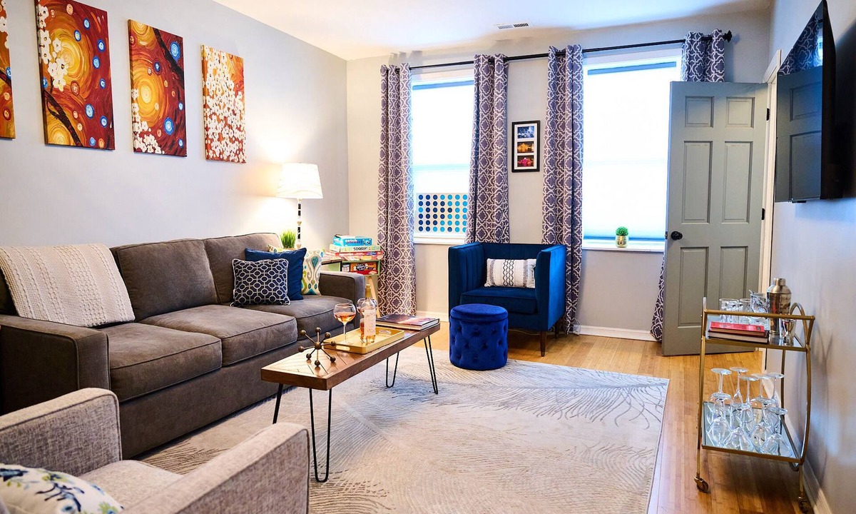 Noble Square Apartment | Wicker Park near Downtown & the Salt Shed Last Minute Special 115.00 July 20-22