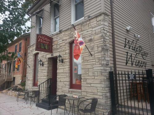 Le Claire Apartment | Wide River Winery Inn
