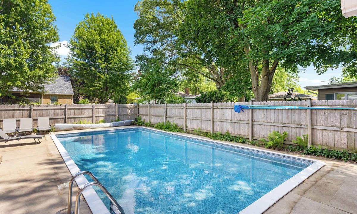 Holcomb House | Your friendly neighborhood Airbnb