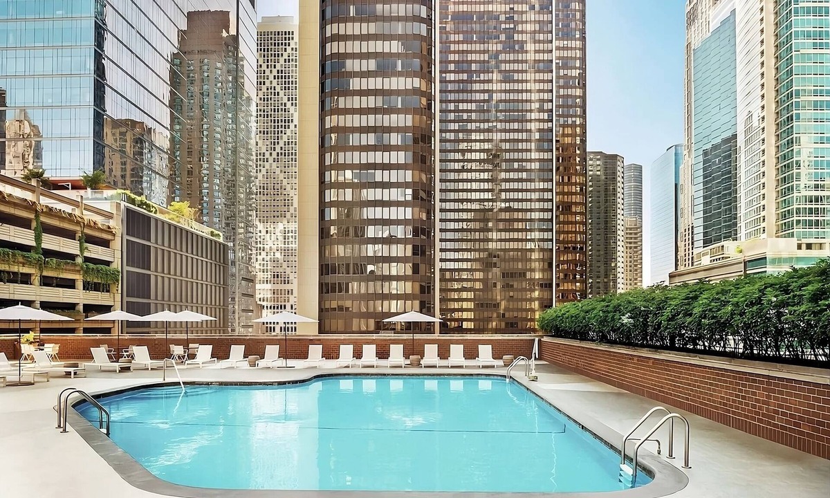 Streeterville Apartment | Your Home Away From Home! 3 Relaxing Units, Outdoor Pool, Onsite Parking!