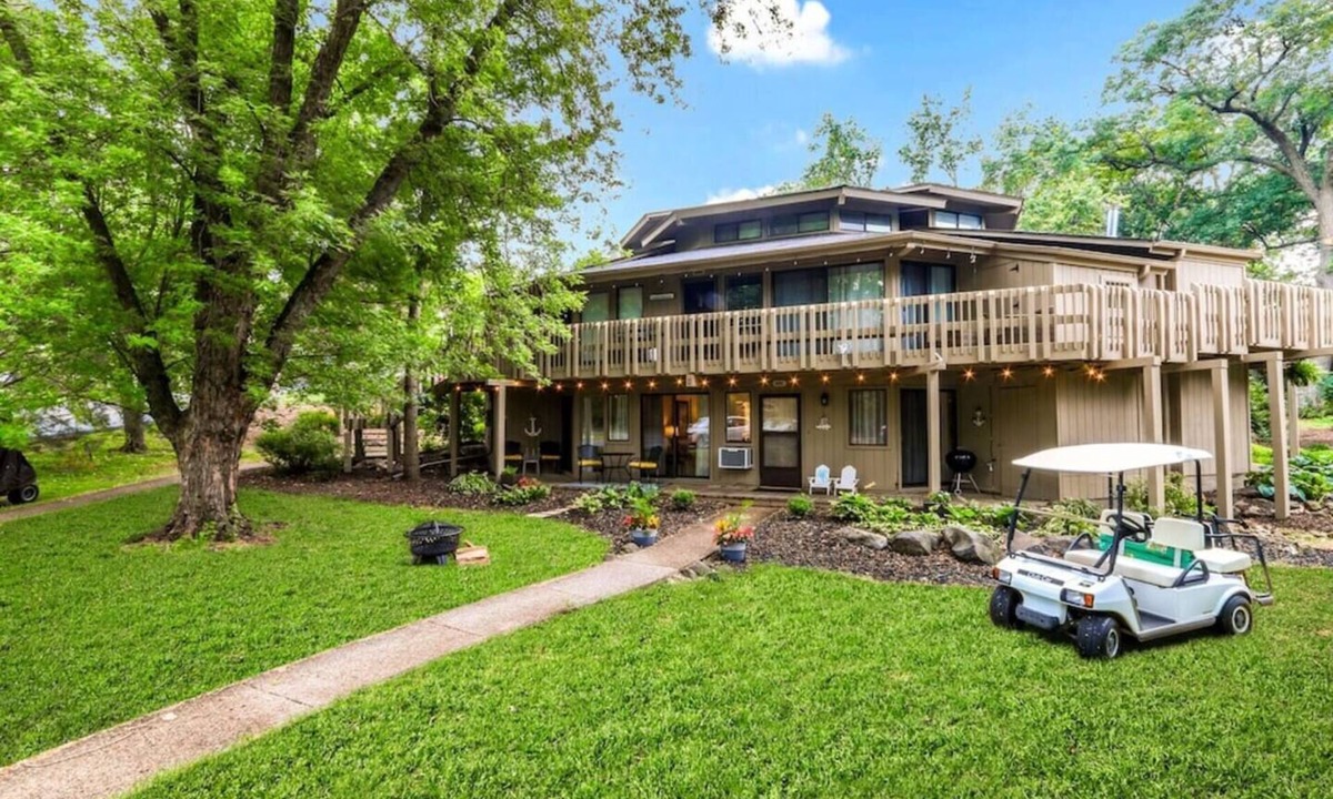 Fontana House | Your Lake Geneva Escape with Sunset Views