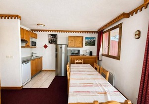150m from shops, 1st floor, balcony, tv, ski locker, 46m², Les Menuires