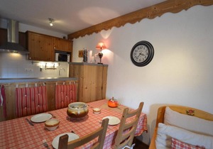 150m from shops, 2nd floor, balcony, tv, ski locker, 35m², Les Menuires
