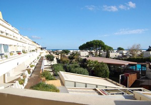 Charming Studio with Terrace & Parking, Near Waiki - Sleeps 2