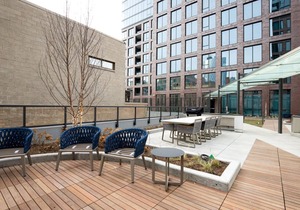 Rad West Loop 1BR w/Pool, Gym, nr. Restaurant Row, by Blueground