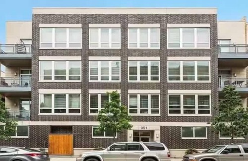 River West Apartment | 1 Garage Parking, Pool Table, Up To 1Gb Wifi Speed
