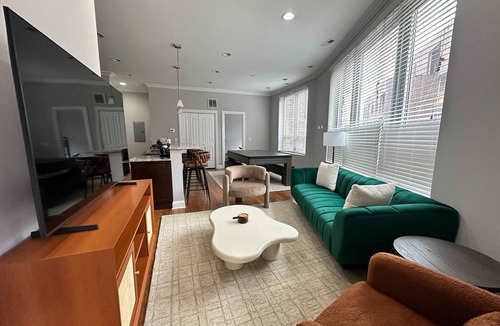 River West Apartment | 1 Garage Parking, Pool Table, Up To 1Gb Wifi Speed
