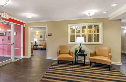 Vernon Hills Apartment | 1 King Bed | Non-Smoking, Kitchen