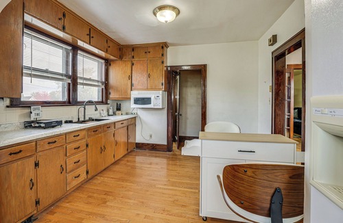 Dubuque House | 1 Mi to Downtown Dubuque! Spacious Home