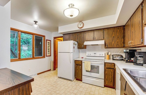 Whitehall Cabin | < 1 Mi to Lake Michigan: Peaceful Cabin w/Yard!
