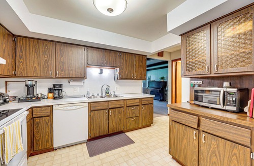 Whitehall Cabin | < 1 Mi to Lake Michigan: Peaceful Cabin w/Yard!
