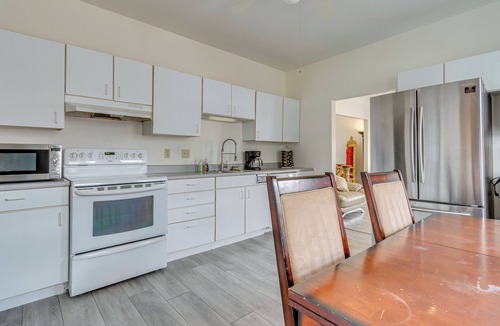 Champaign House | < 1 Mi to UIUC! Family Game Day Hub w/Large Yard