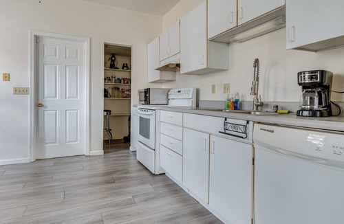 Champaign House | < 1 Mi to UIUC! Family Game Day Hub w/Large Yard