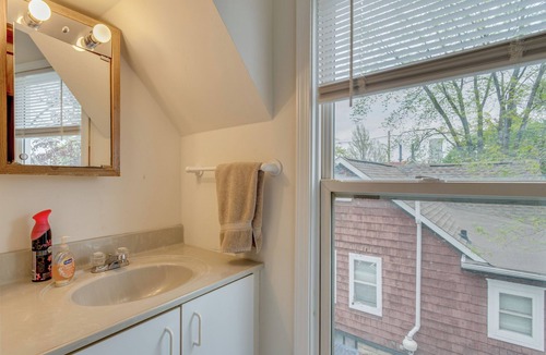 Champaign House | < 1 Mi to UIUC! Family Game Day Hub w/Large Yard