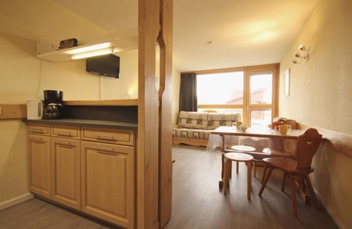Arc-1800 Apartment | 10m from resort center, 1st floor, view valley, balcony, tv, 33m², Les Arcs