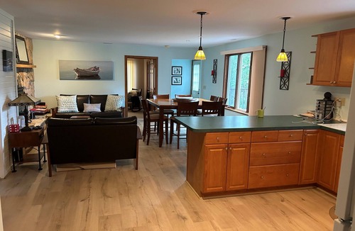 Como House | 2-bed, 1.5 bath home Lake Geneva 1 car garage, fully Dec- April full months only