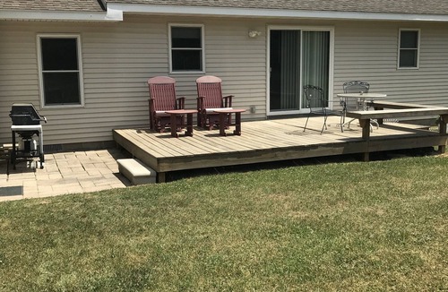 Lake City House | 2 bed 2 bath pet friendly house in family neighborhood