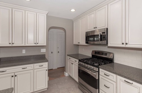 Davenport House | 2 bedroom/1 bath house close to hospitals and attractions in East Davenport.