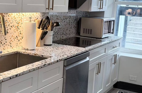 Pilsen Apartment | 2-bedroom 1 bath stylish apartment in nice Chicago for relaxing stay