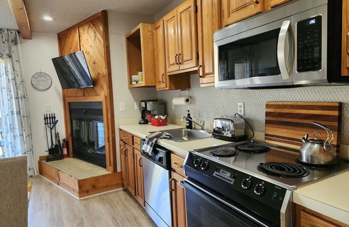 Mancelona Condo | 2 bedroom 2 full baths, Outdoor heated pool, sleeps 6, Near LAKES, Schuss course