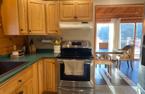 Antigo Cabin | 2- bedroom cozy private northwoods cabin