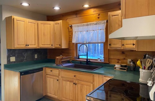 Antigo Cabin | 2- bedroom cozy private northwoods cabin