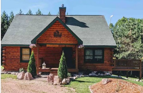 Antigo Cabin | 2- bedroom cozy private northwoods cabin