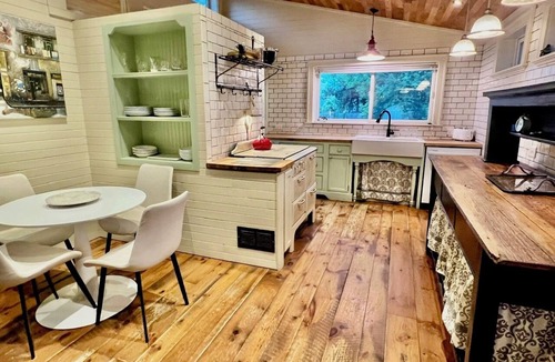 Grand Haven House | 2-bedroom house walking distance to downtown Grand Haven
