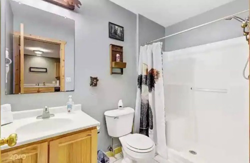 Oglesby Condo | 2 Bedroom villa