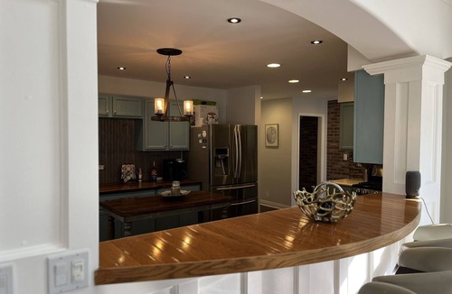 Como House | 2 blk. walk to Como beach, 7m to downtown LG, game room, hot tub, paddle boards!