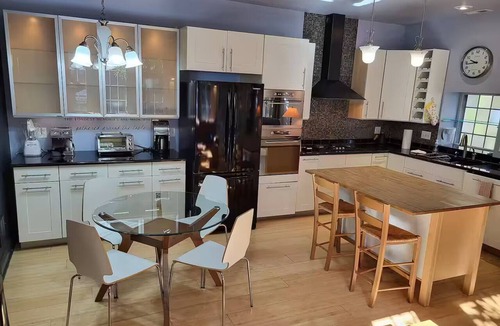 Hyde Park Cottage | 2 br, 2 bt, UChicago Coachman's Guesthouse