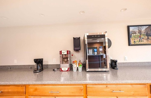 Harlan Apartment | 2 Full Beds|Non-Smoking