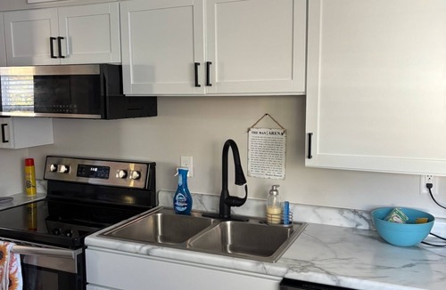 South Bend House | 2 King BR AC/DC Jim G Openings! Remodeled Gorgeous Pet OK 9 min Dome or Airport