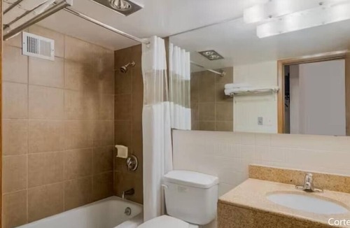 Morton Hotel | 2 Modern & Comfortable Rooms near Peoria and East Peoria Sites - Free Parking!