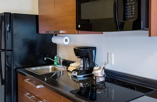 Wixom Hotel | 2 Pet-Friendly Units Near State Recreation Area - Short Drive from Detroit