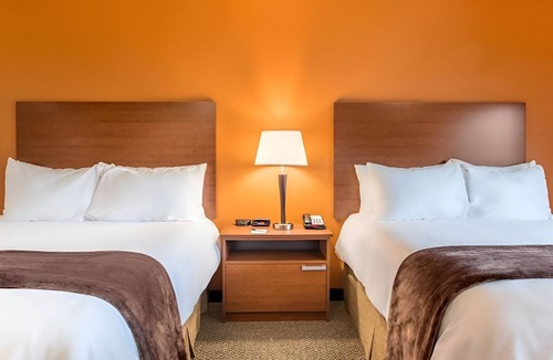 Wixom Hotel | 2 Pet-Friendly Units Near State Recreation Area - Short Drive from Detroit