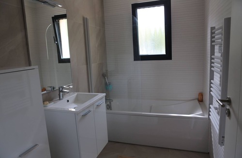 Saint-Aubin-de-Medoc Bed & Breakfast | 2 rooms (4 to 5 people) with breakfast at Jp&Josy in Saint Aubin de Médoc