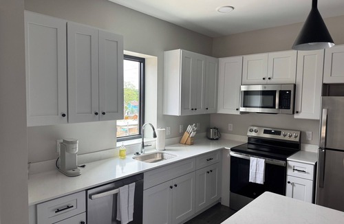 Old Market Apartment | #205 Spacious Boutique Apt, Near UNMC, Blackstone, Midtown