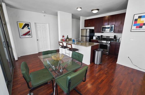 The Loop Hotel | 24th Floor 2BR Luxury Skyline Grant Park